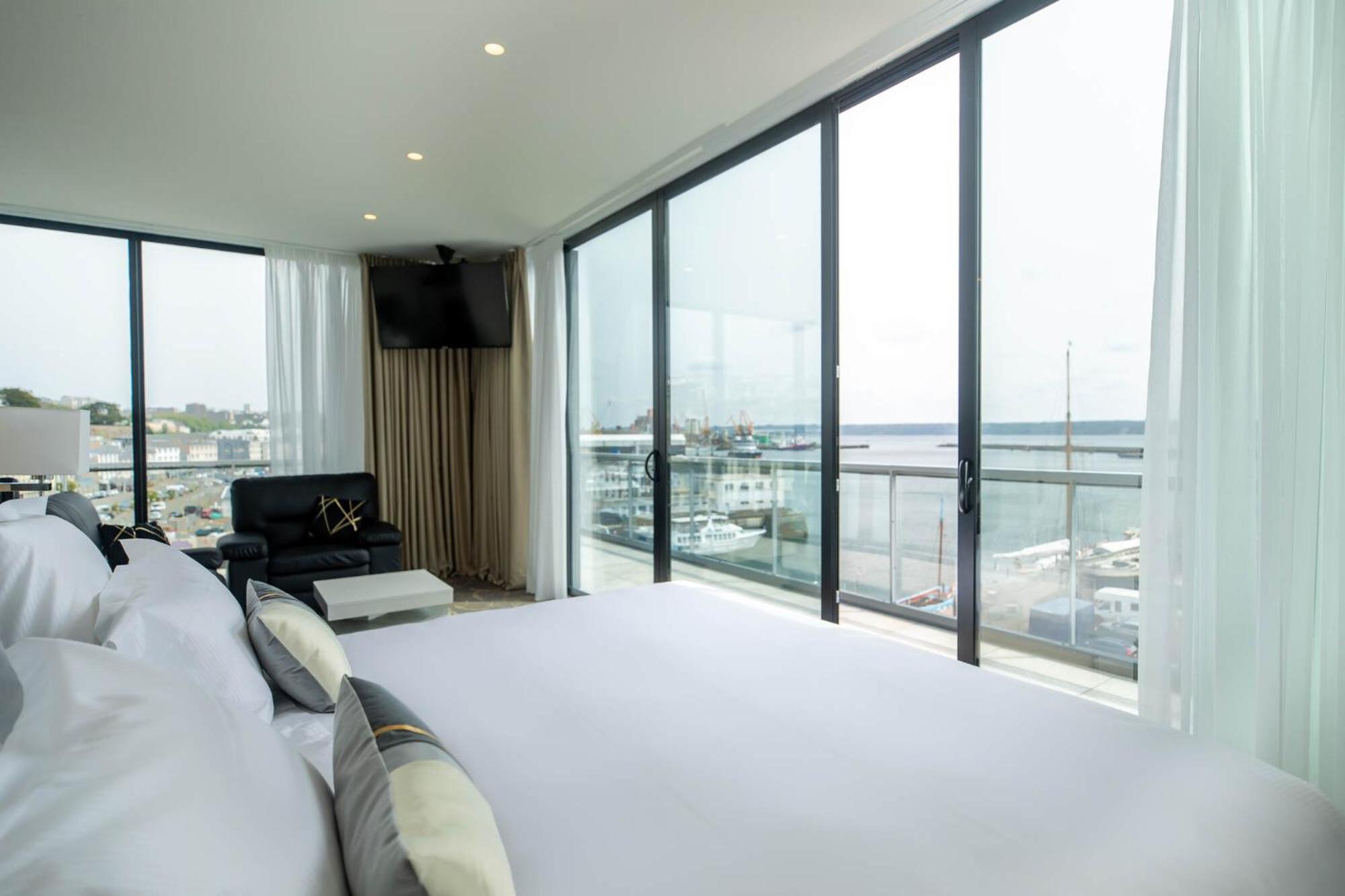 Le Barracuda & Spa, Centre Port, Pieds Dans L'Eau, Vue Mer Brest Ngoại thất bức ảnh