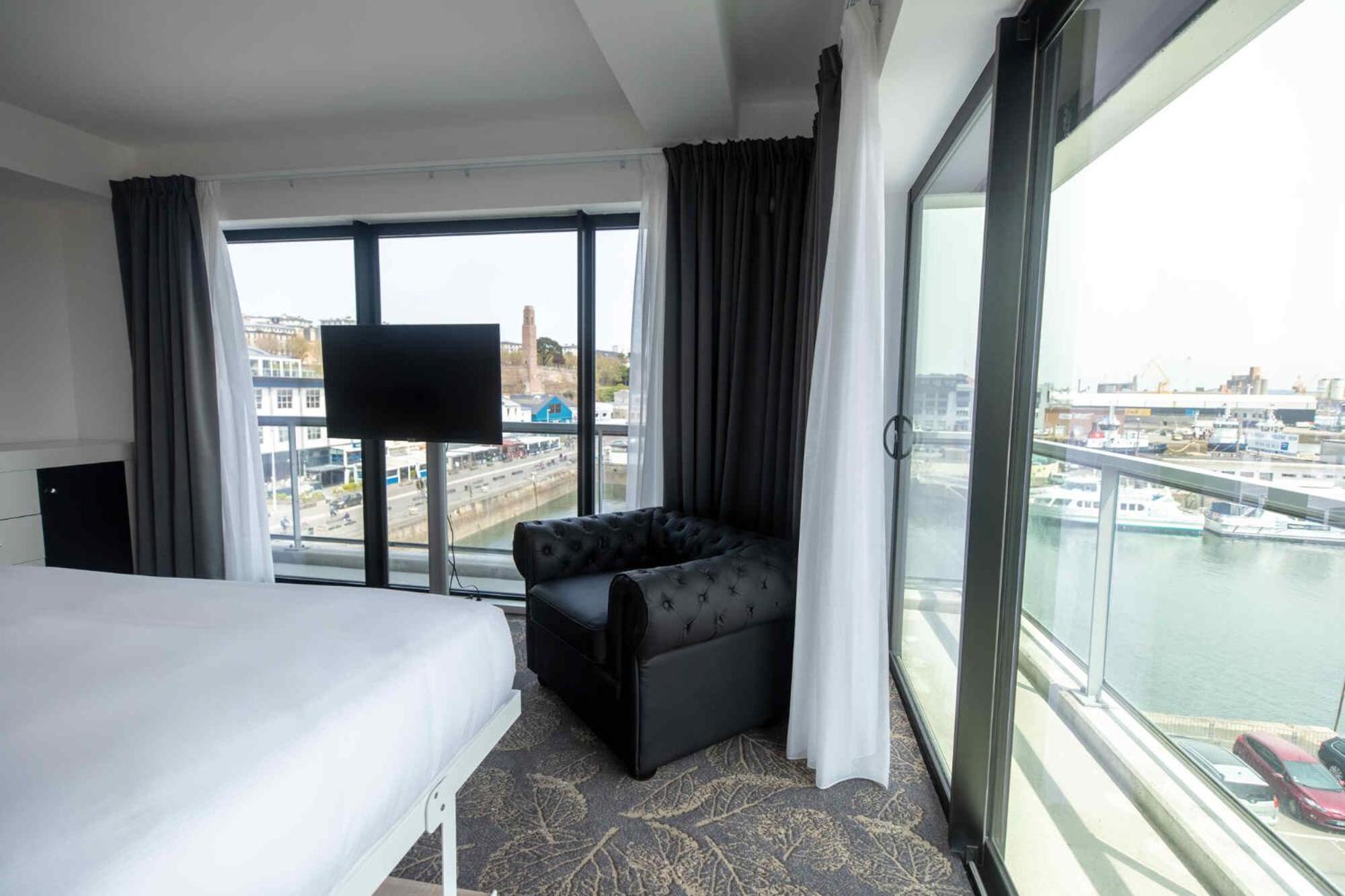 Le Barracuda & Spa, Centre Port, Pieds Dans L'Eau, Vue Mer Brest Ngoại thất bức ảnh